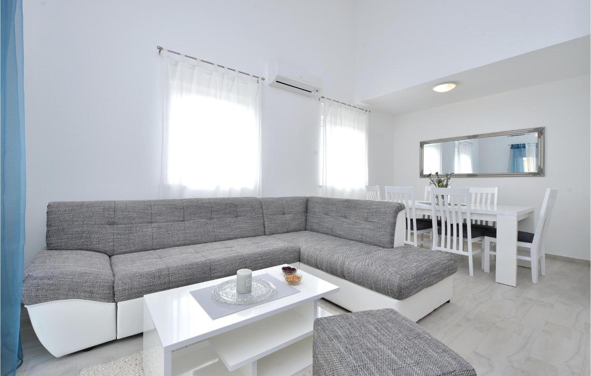 Nice Apartment In Vrsi-Mulo With Wifi Exterior foto