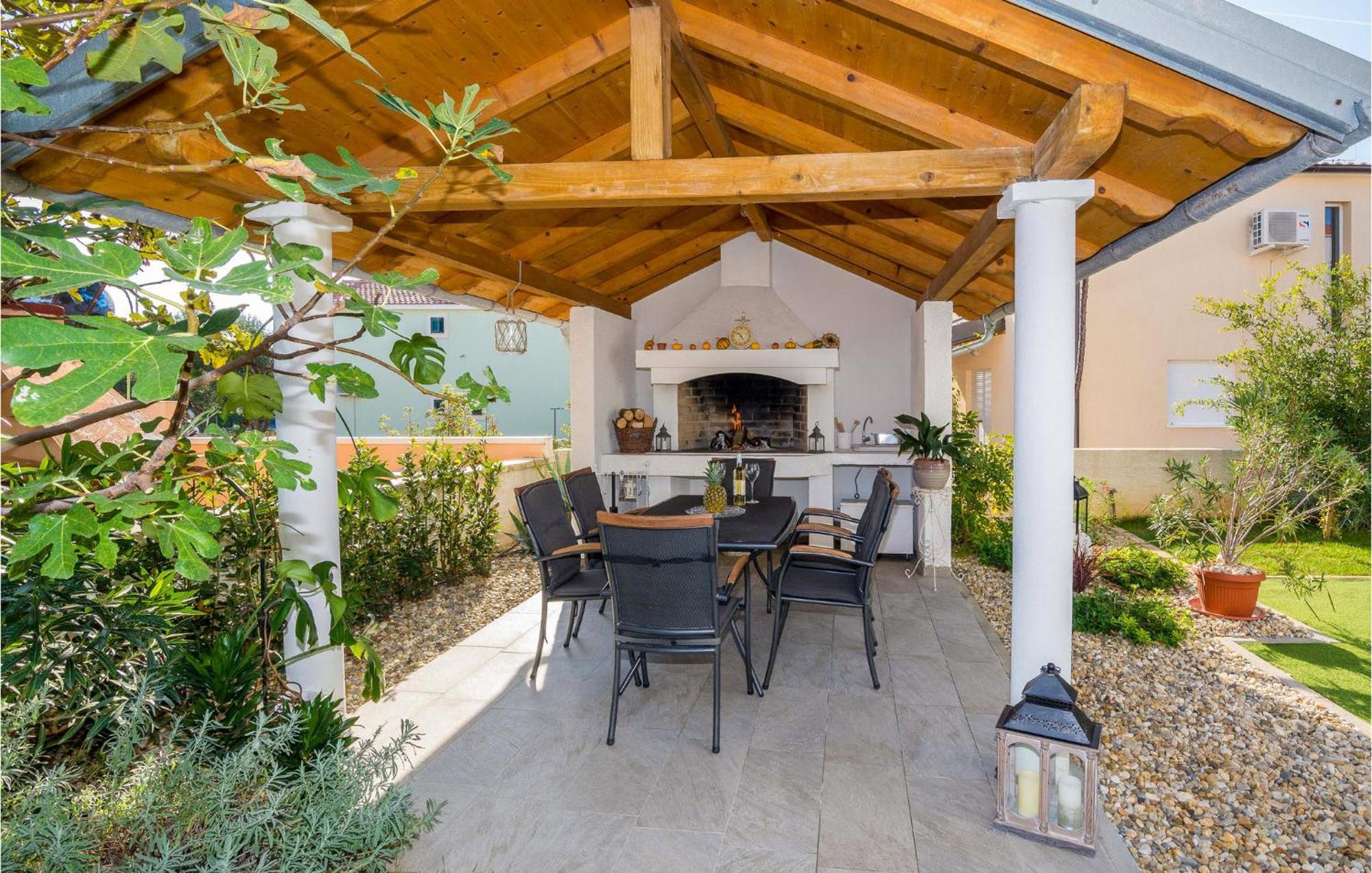 Nice Apartment In Vrsi-Mulo With Wifi Exterior foto
